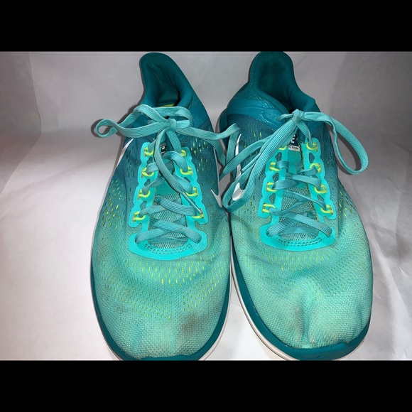 women’s nike running shoes - Picture 2 of 5